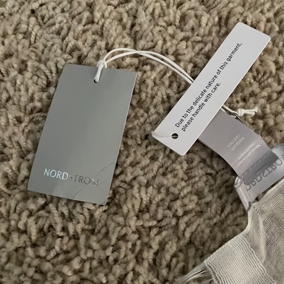 Sheer scarf - Picture 2 of 3